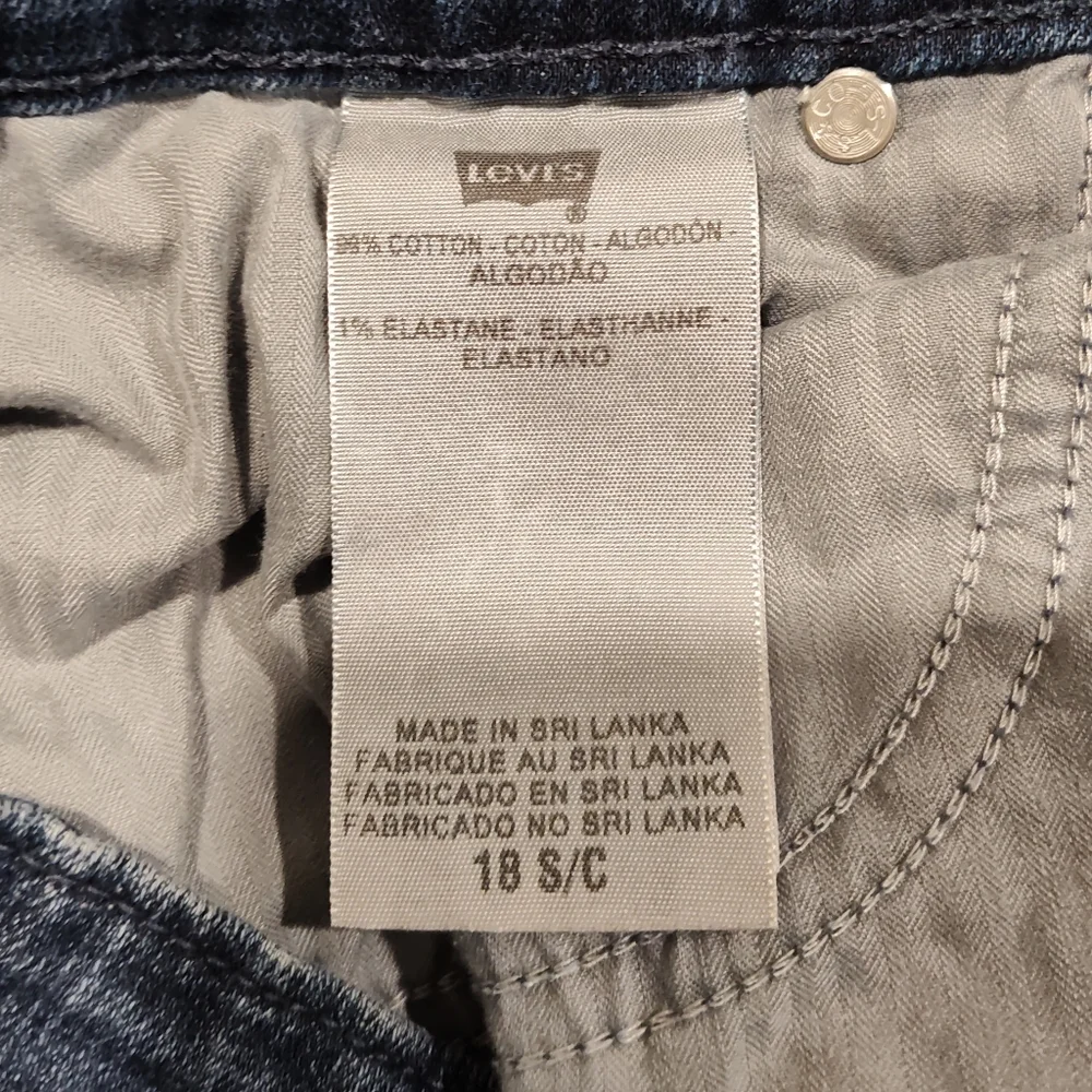 Levi's Strauss Women's Bold Curve Boot Cut, Five Pocket, Blue Jeans Size 18w - Picture 8 of 9
